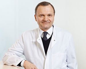 Dr. med. Heinrich Hakuba – Leitender Arzt, Facharzt für Innere Medizin, Facharzt für Angilogie